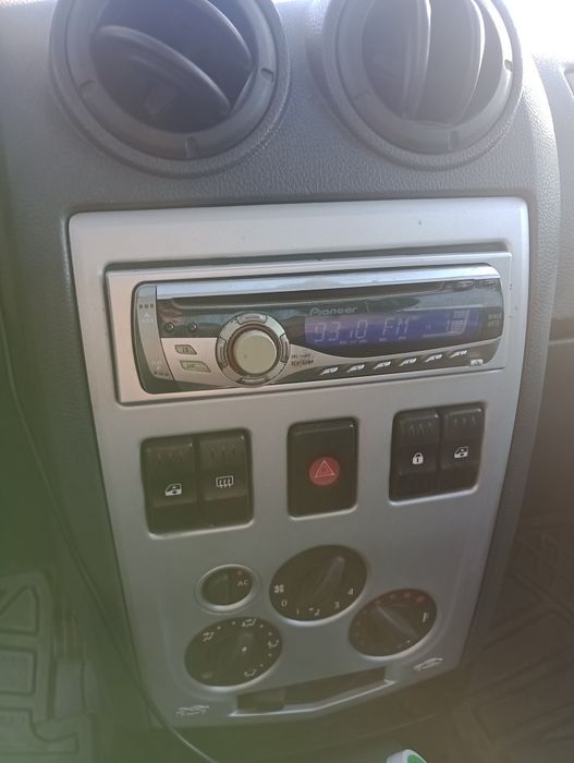 Dacia Logan Laureat 2006  1,6 MPI  2000€ Negociabil