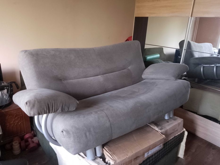 Продава се двоен диван 100евро