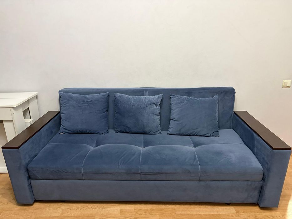 Диван выдвижной.