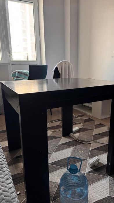 Продаи стол квадратный