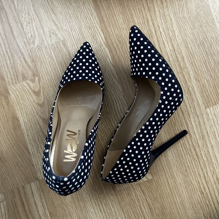 Pantofi stiletto cu buline