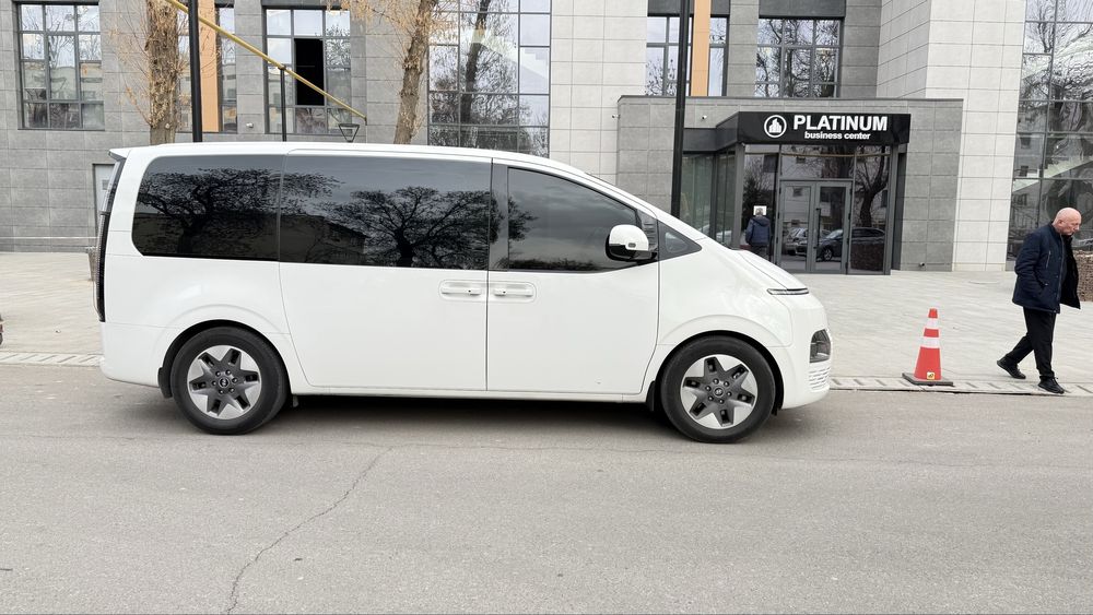 Фул позиуия Hyundai Staria в идеальном состоянии