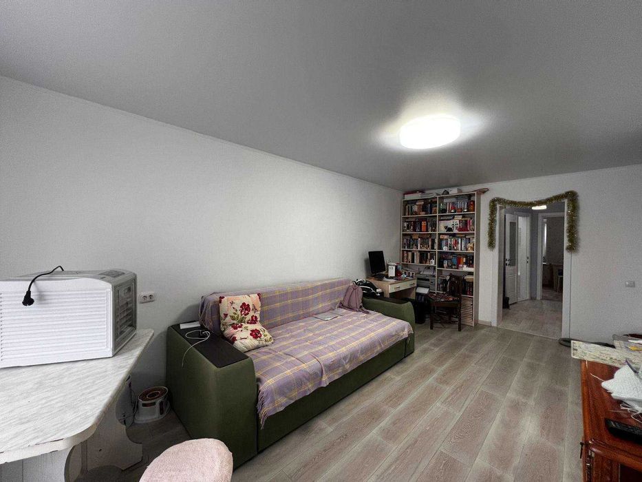 Продаётся 3-комнатная в Центре.