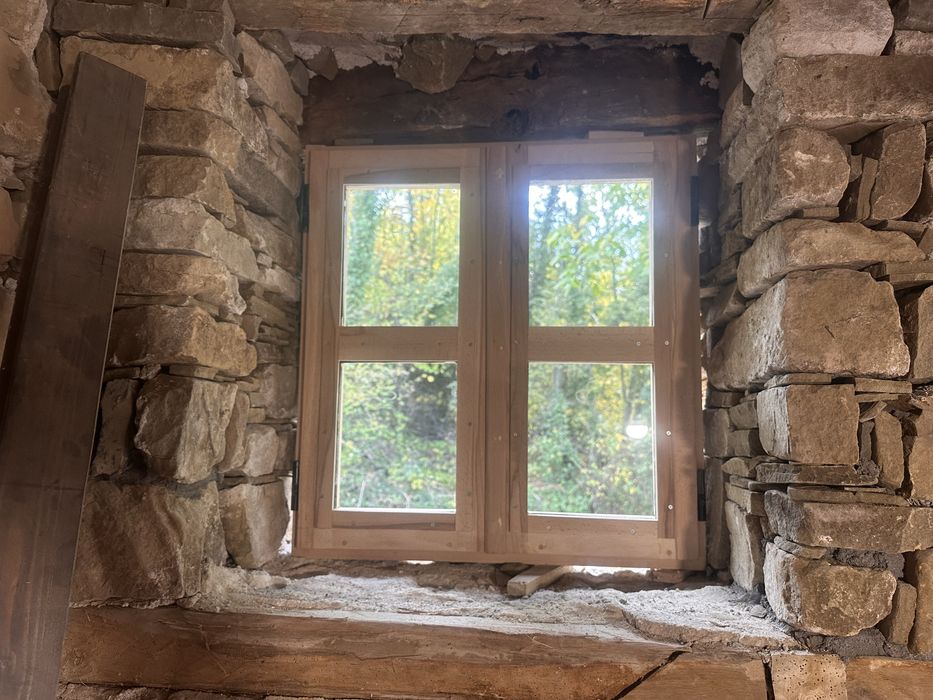 Продавам врата и два прозореца