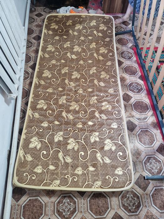 продам кровать с матрасом