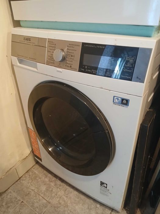 Продавам AEG Хладилник Печка и Пералня