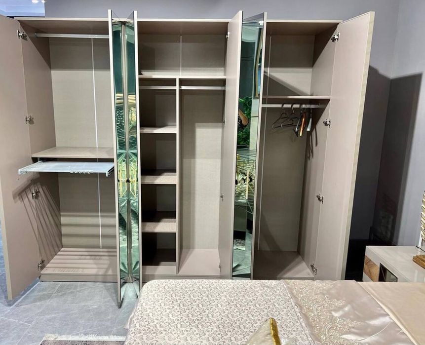 Продаю спальный гарнитур