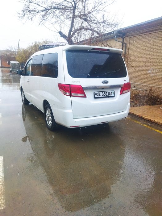 Жак микро автобус.