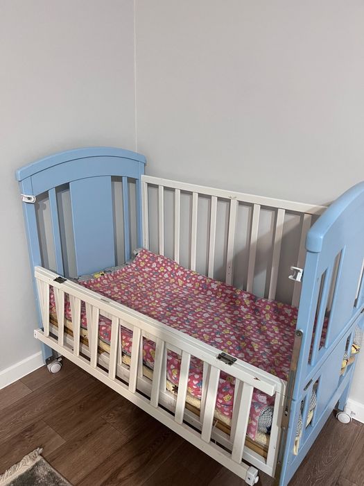 Детская кроватка