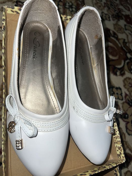 Туфли белые сатылады