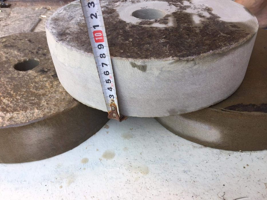 Кръгло точило от естествен камък