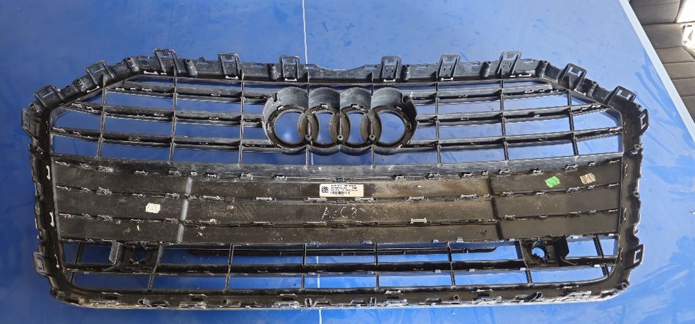 Grila centrala față Audi A6 C8