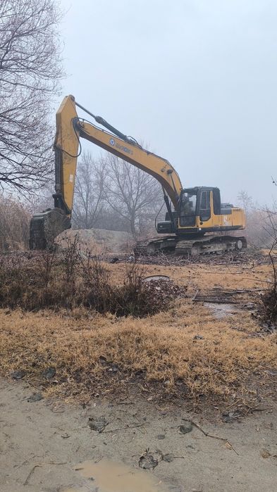 Uz xcmg sotiladi strela 12m yili 2018 ishlab turgan ekskavator