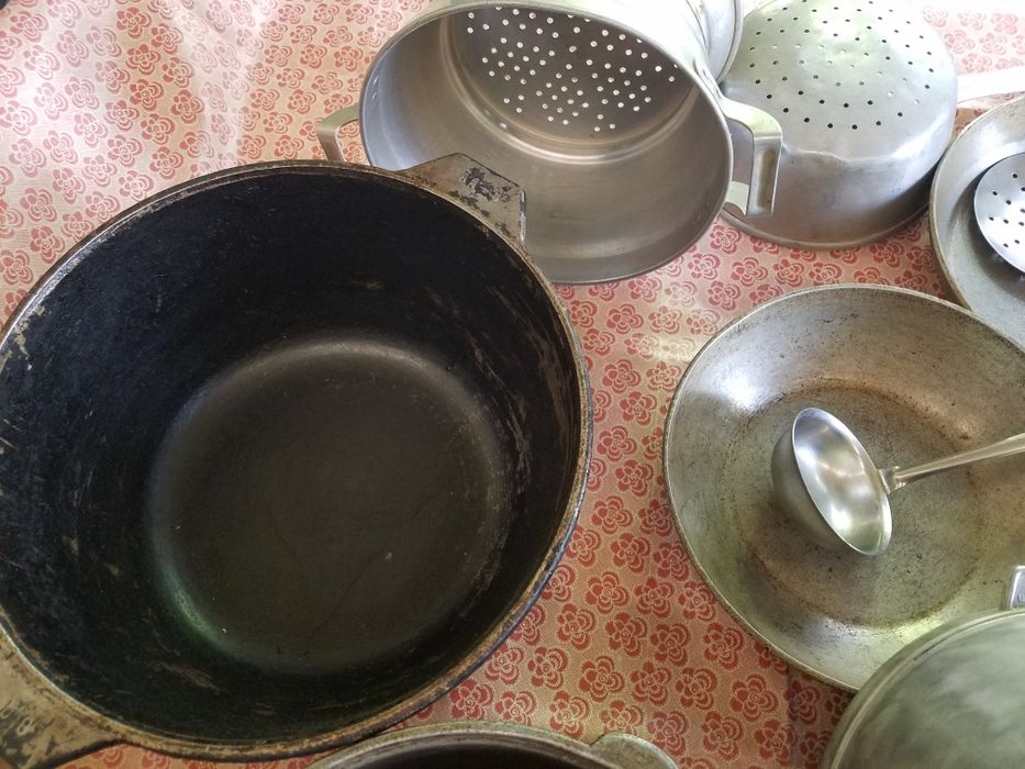 Мангал с казаном и алюминевая посуда