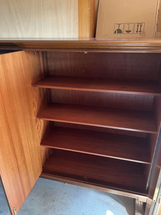 Biblioteca cu insertii de lemn, culoare nuc
