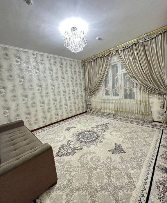 Buyuk ipak yoʻli metro yaqinida