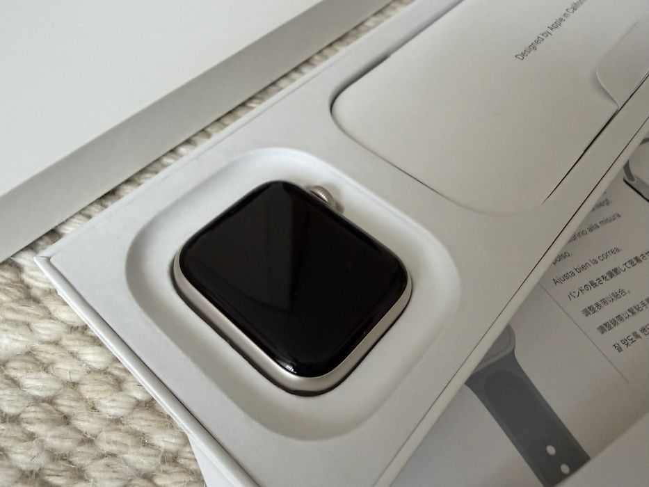 Продам apple watch SE2