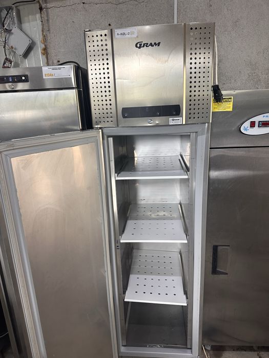 Професионален хладилник/ хладилен шкаф