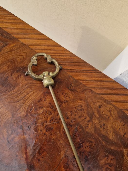 Голяма антикварна английска бронзова обувалка