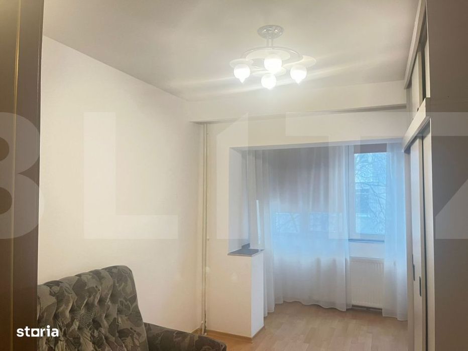 Vanzare apartament de 3 camere, etaj 3, decomandat zona Primaverii