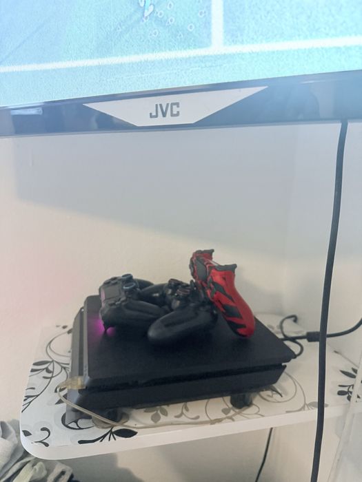 Play station 4 1 TB