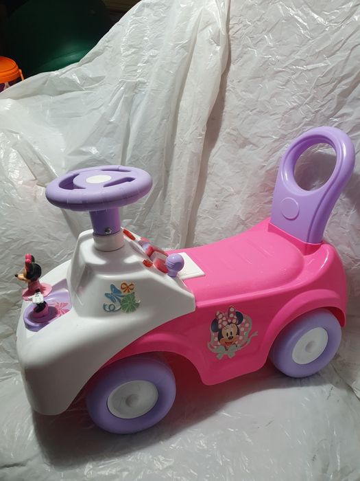 Vînd masinuta minnie pentru copii