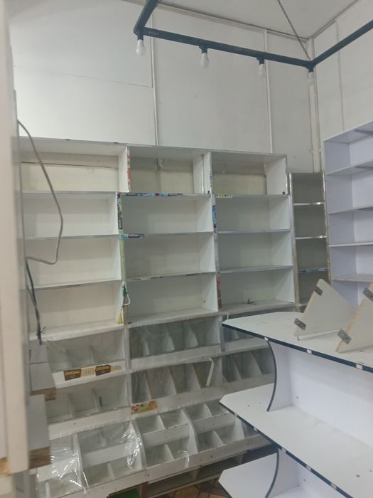 Mebel sotiladi va xolodilnik