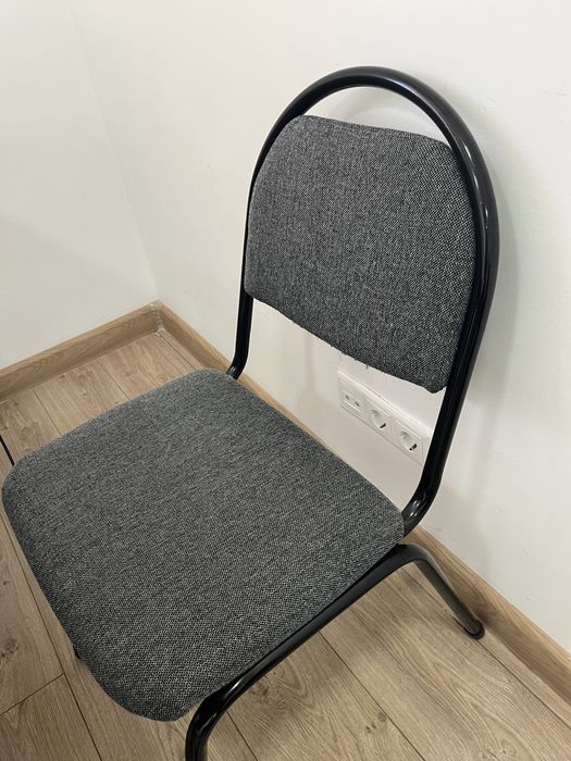 Офисные стулья 3 штуки