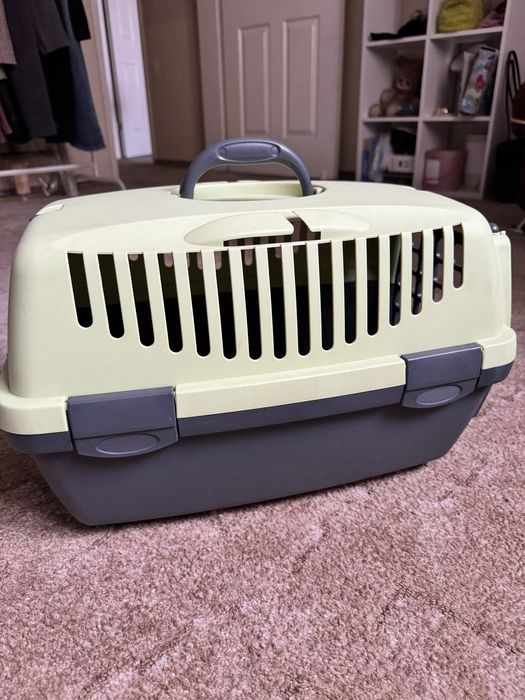 Переноска для кошек и собак