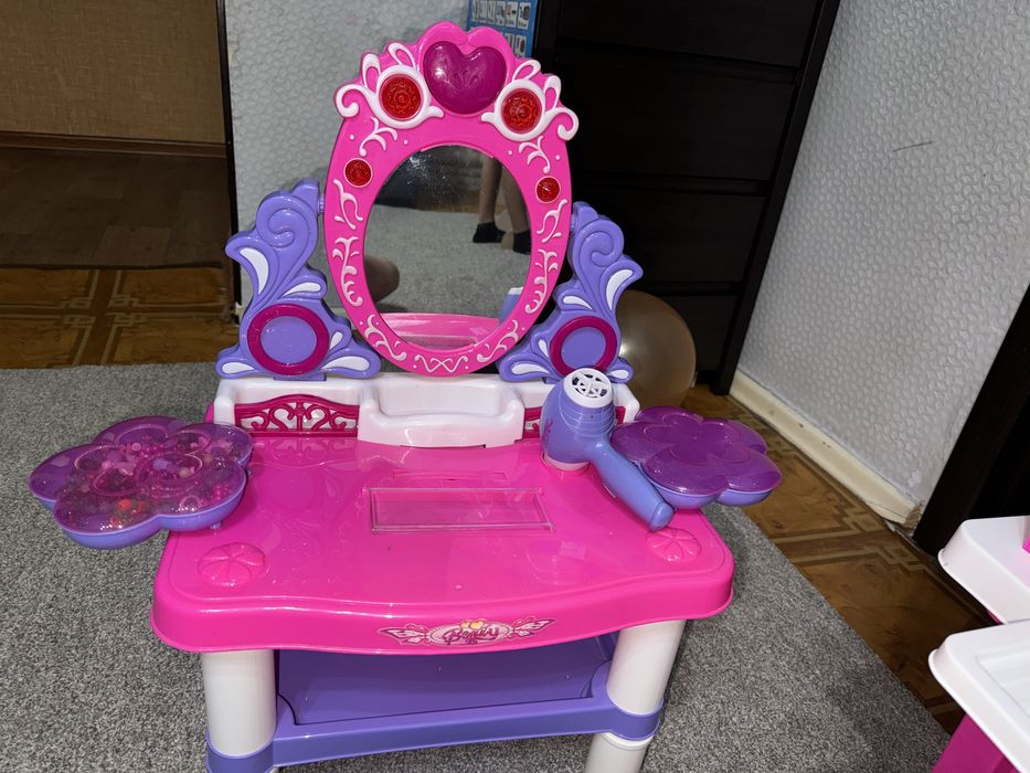 Детский туалетный столик
