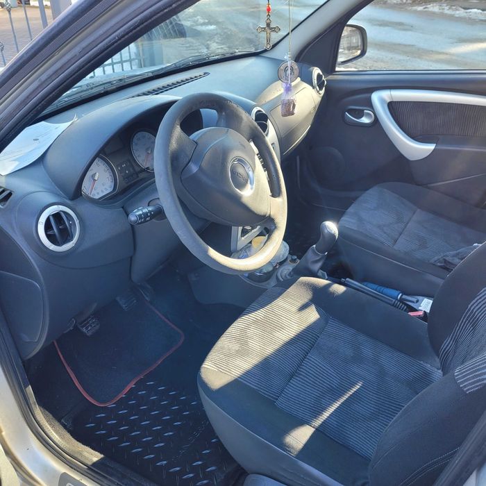 Vand Dacia Sandero 1.4 benzina anul 2008