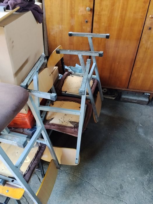 Металлические школьные стулья