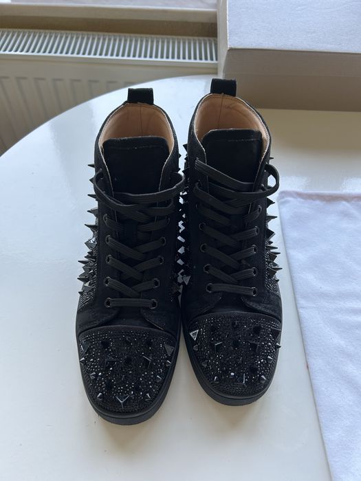 Vand Louboutin.