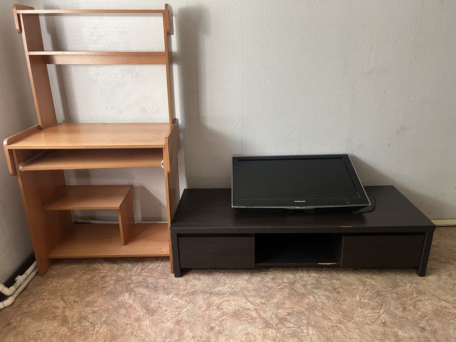 Продам парту, подставку под ТВ и телевизор Самсунг