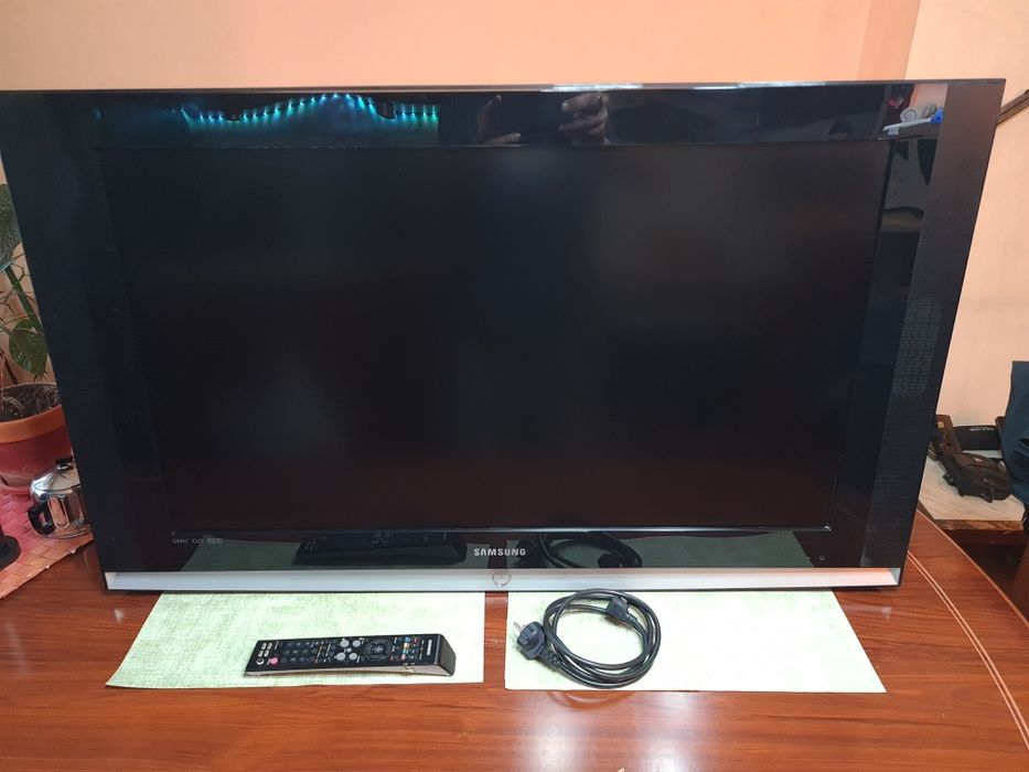 Телевизор Samsung 37 инча