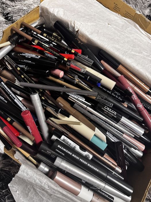 rujuri/ crieioane/ machiaje