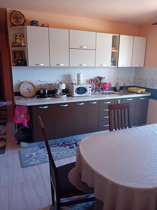 Se oferă spre vânzare apartament cu suprafața de 60 mp, situat în Beiuș