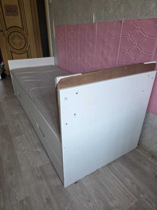 Продам  кровать 90х200