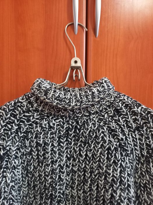 Свитер вязанный женский