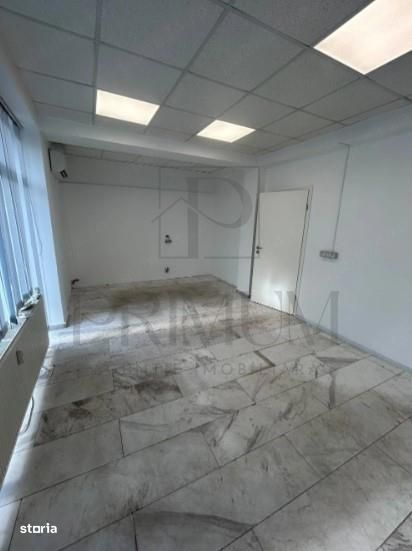 Spatiu Birouri luminos open-space