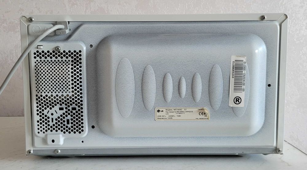 Продаю микроволновую печь LG
