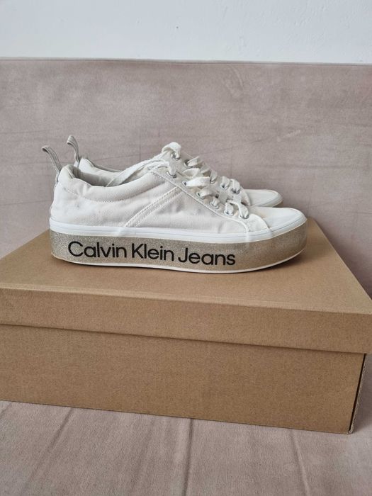 DeeZee Calvin Klein  QUAZI