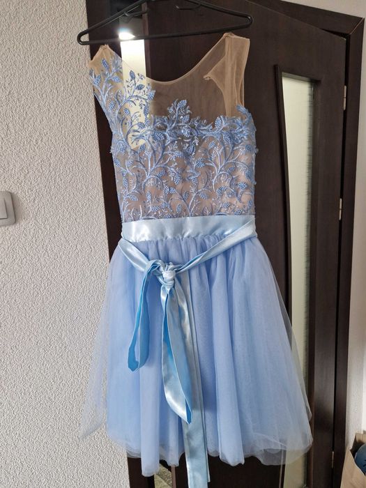 Официална рокля.