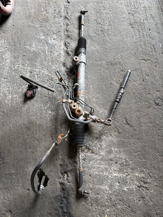 Toyota land cruiser 2.8 d 2018 година Кормилна рейка