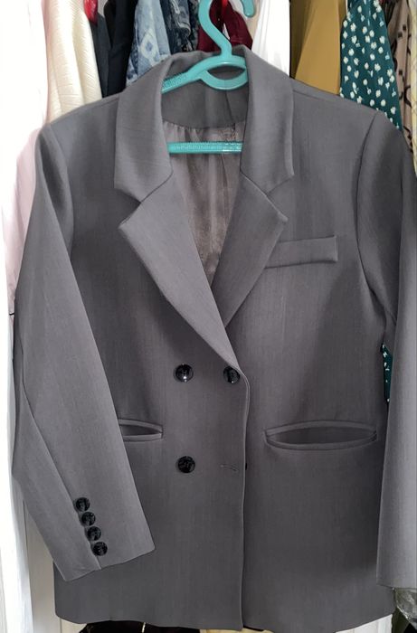 Pidjak ayollar Narxi 250 ming Hali kiyilmagan yangi