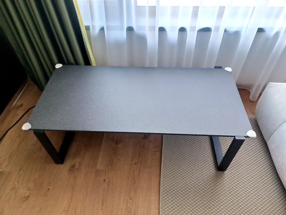 Супер здрава и запазена маса за вътрешно и външно ползване