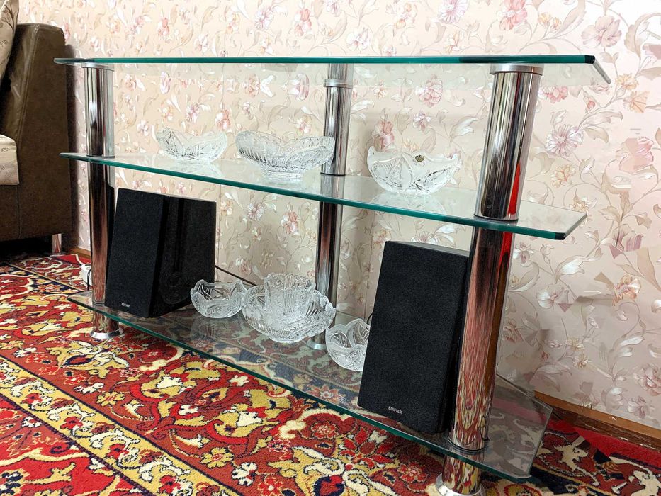 Подставка стеклянная трёхъярусная под телевизор