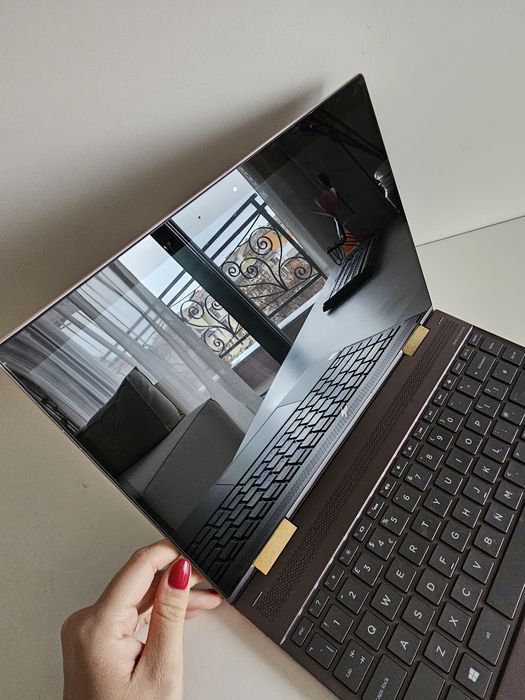 Лаптоп HP Spectre x360 13-ae004na 8GB, може да става на таблет