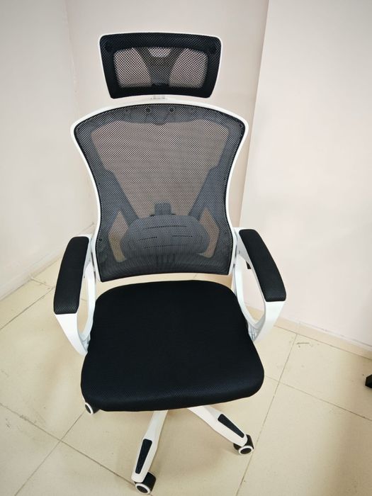 Офисные столы и кресла