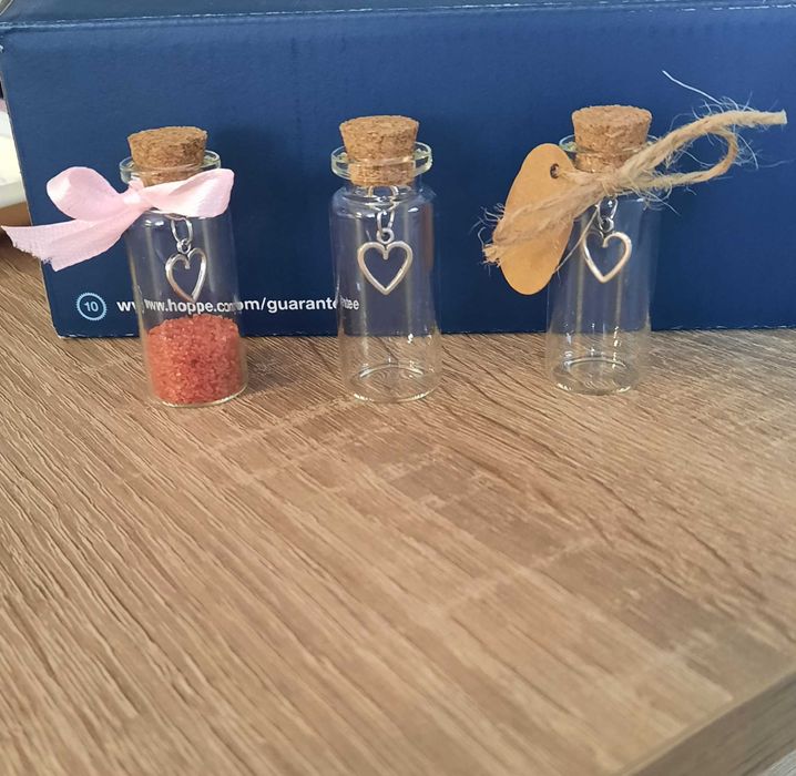 Стъклени шишенца ,Подаръче за вашите гости за повод.